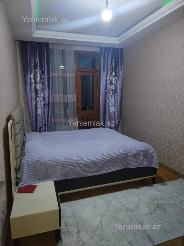 Satılır 4 otaqlı köhnə tikili 110 m²