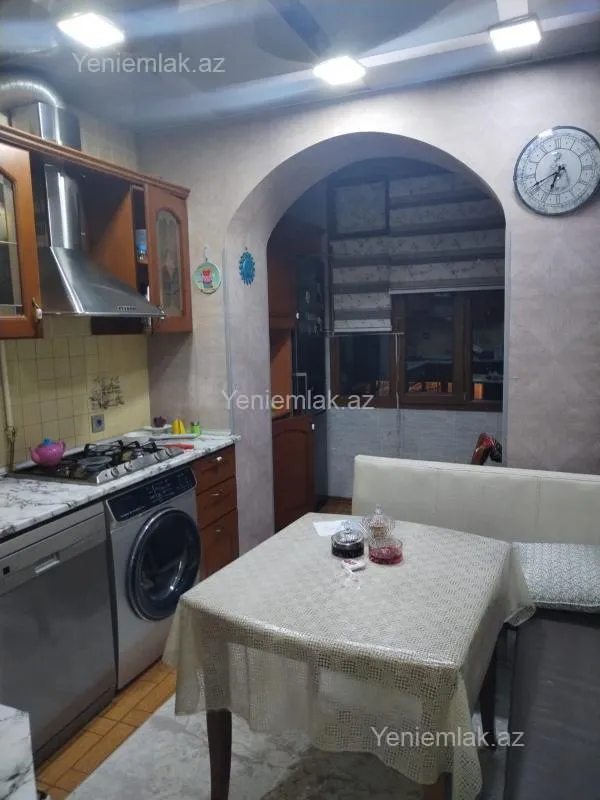 Satılır 4 otaqlı köhnə tikili 110 m²