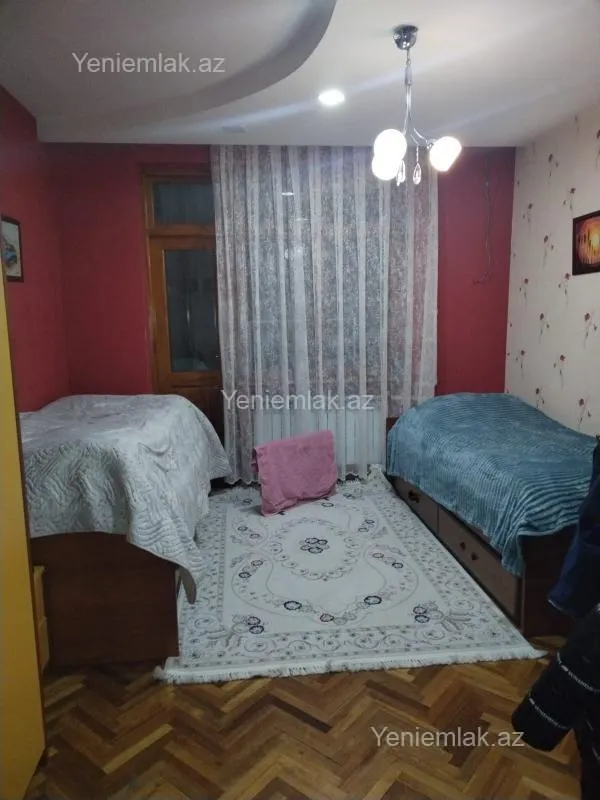 Satılır 4 otaqlı köhnə tikili 110 m²