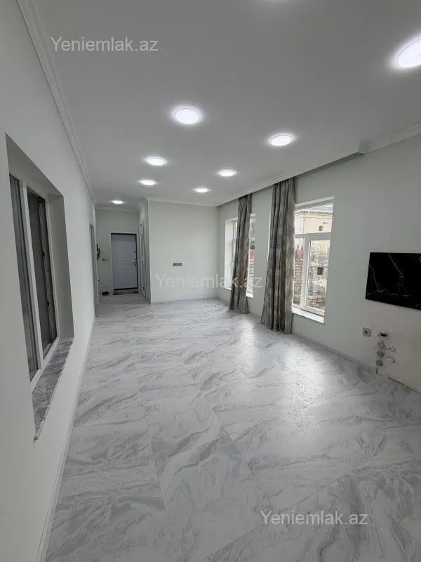 Satılır 10 otaqlı həyət evi 300 m²