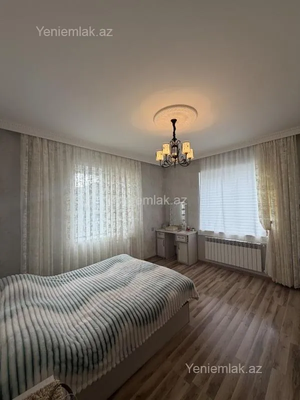 Satılır 10 otaqlı həyət evi 300 m²