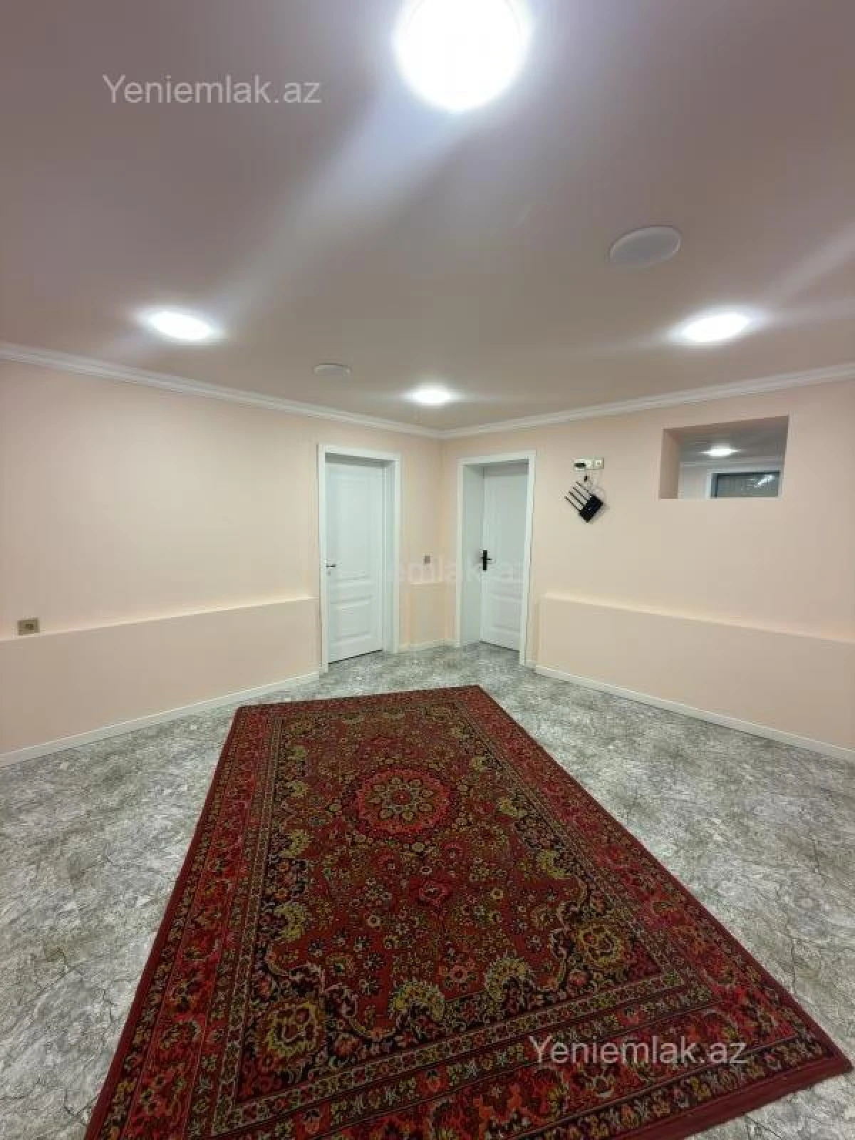 Satılır 10 otaqlı həyət evi 300 m²