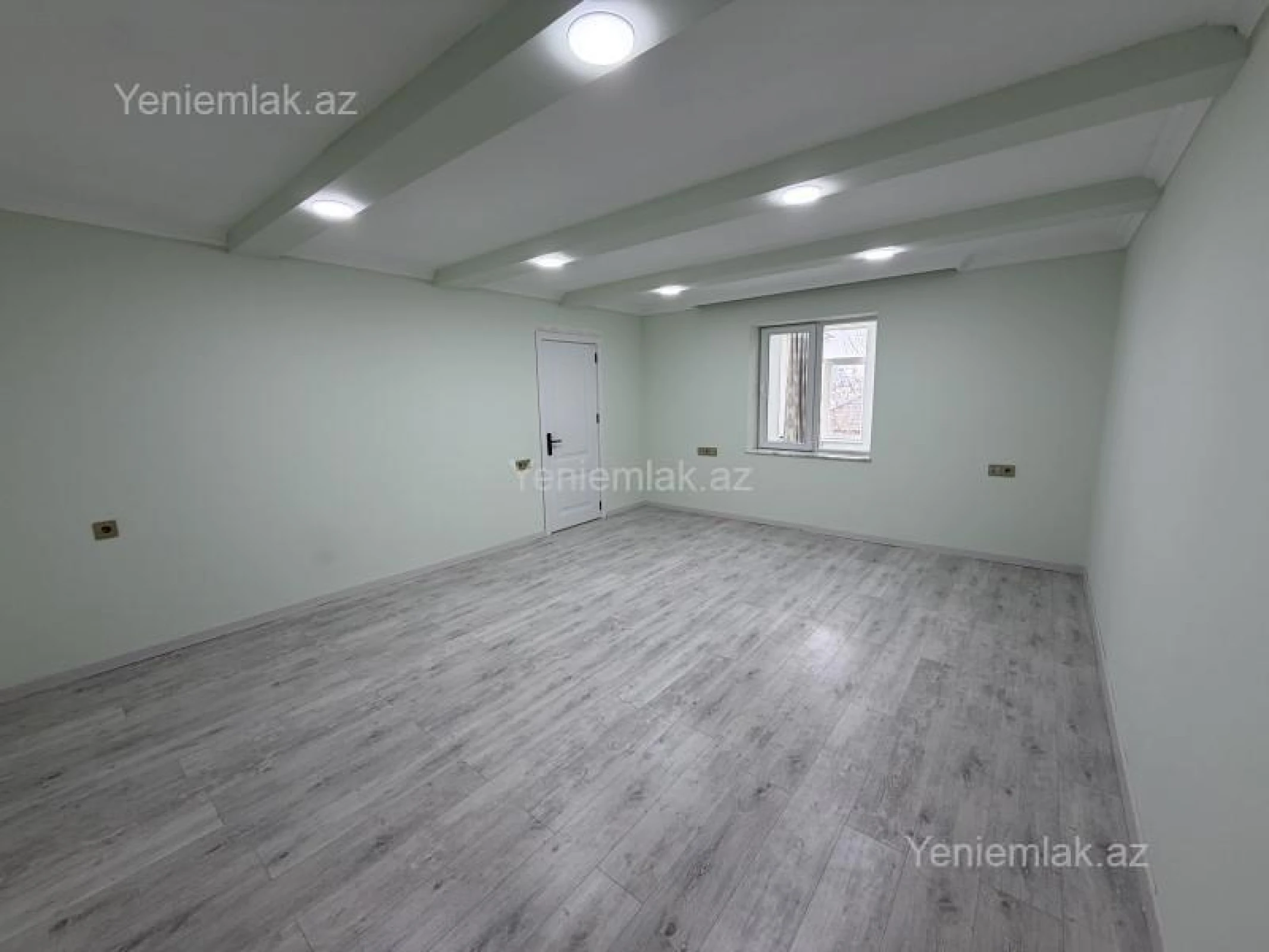Satılır 10 otaqlı həyət evi 300 m²