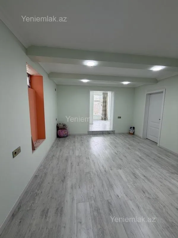Satılır 10 otaqlı həyət evi 300 m²