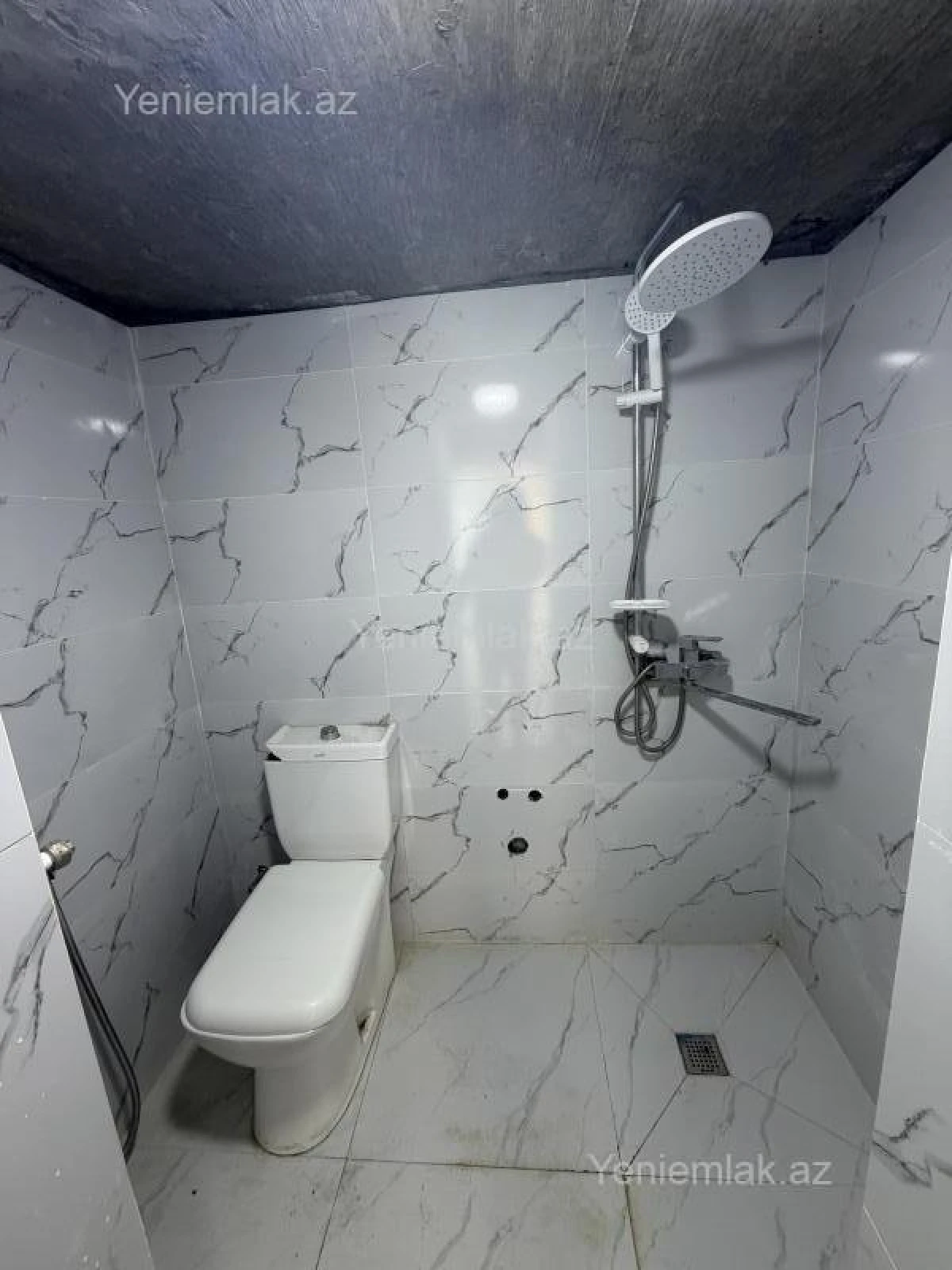 Satılır 10 otaqlı həyət evi 300 m²