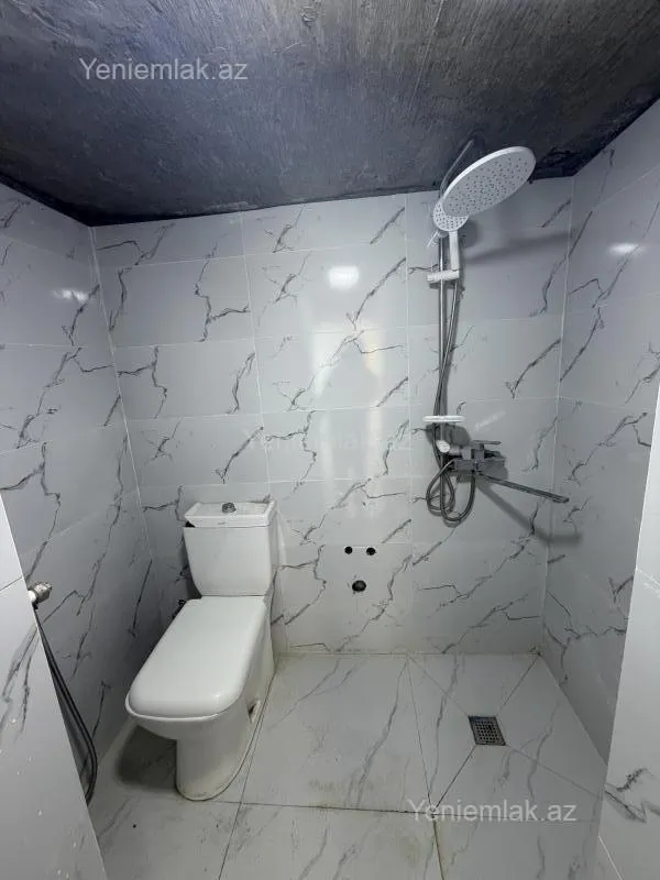 Satılır 10 otaqlı həyət evi 300 m²