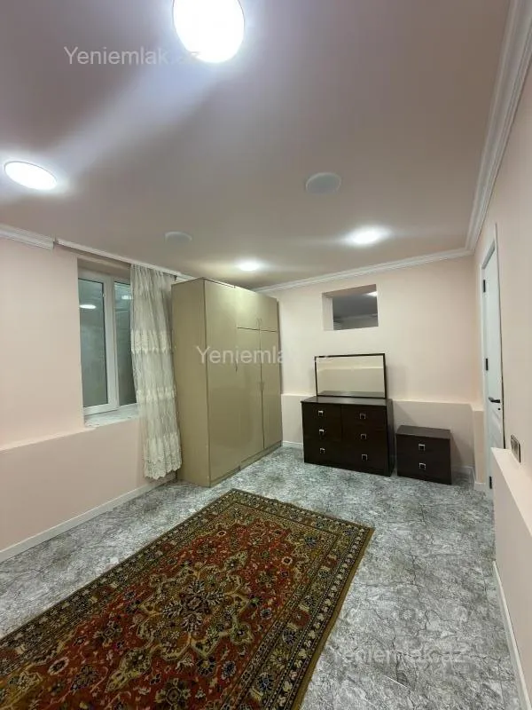 Satılır 10 otaqlı həyət evi 300 m²