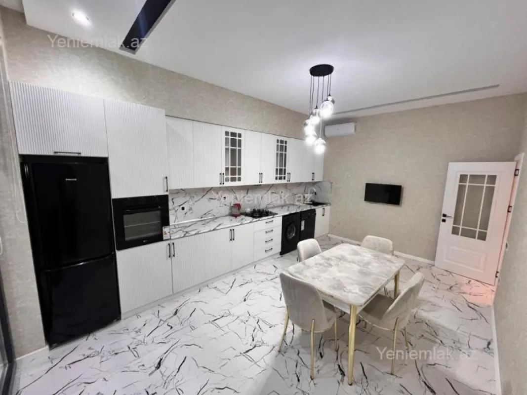 Satılır 5 otaqlı həyət evi 300 m²