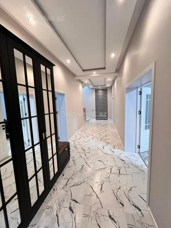 Satılır 5 otaqlı həyət evi 300 m²
