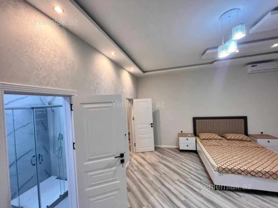 Satılır 5 otaqlı həyət evi 300 m²