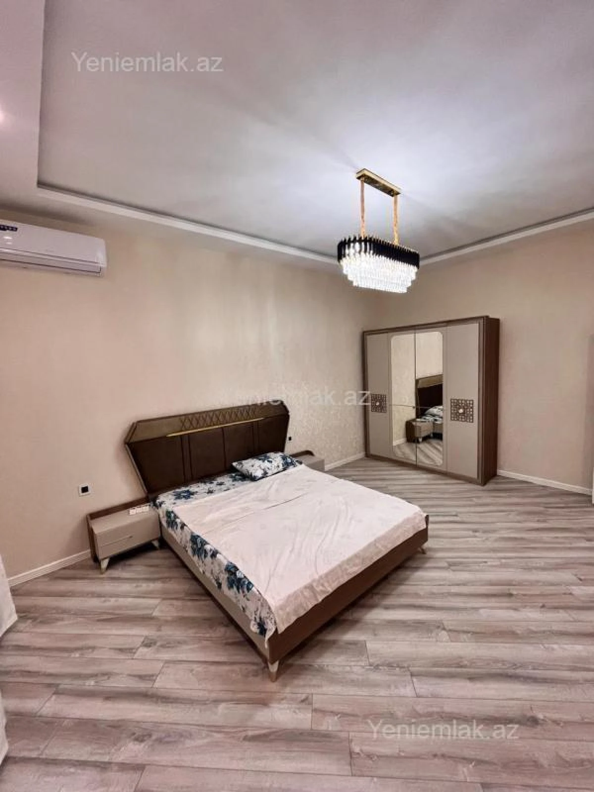 Satılır 5 otaqlı həyət evi 300 m²