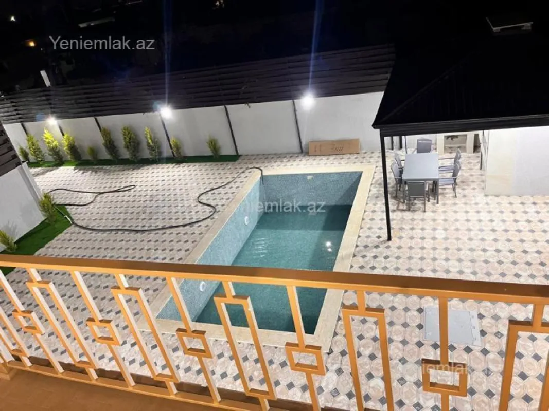 Satılır 5 otaqlı həyət evi 300 m²