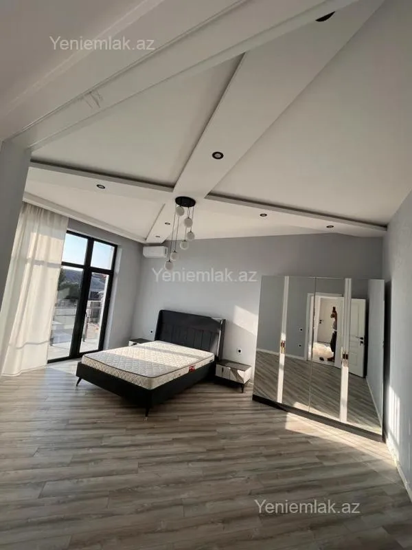 Satılır 5 otaqlı həyət evi 300 m²