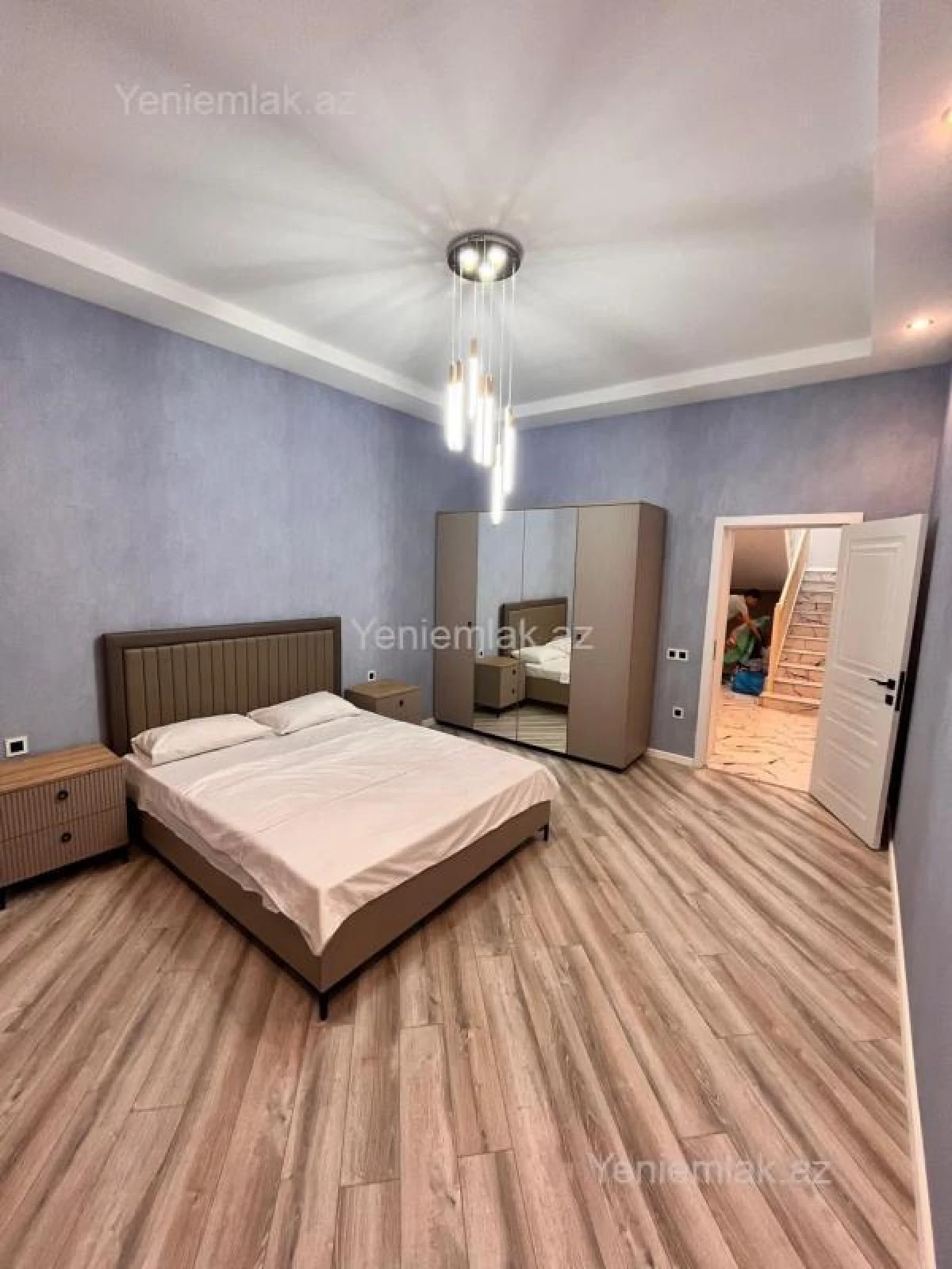 Satılır 5 otaqlı həyət evi 300 m²