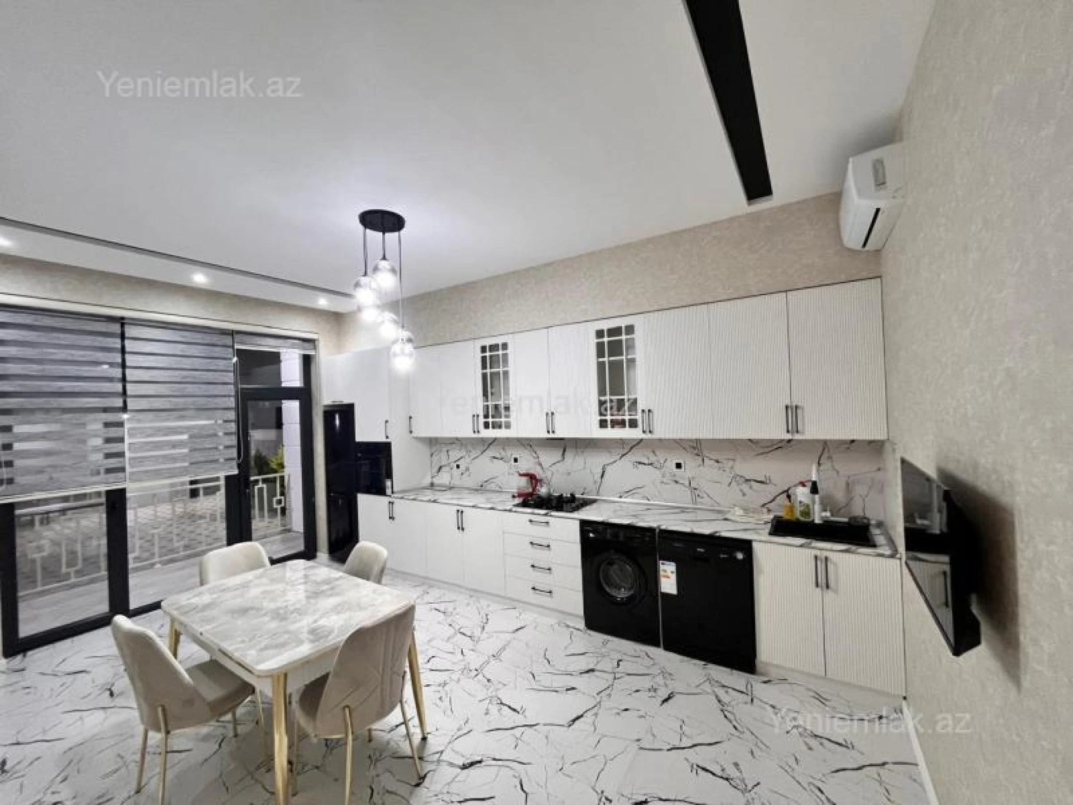 Satılır 5 otaqlı həyət evi 300 m²