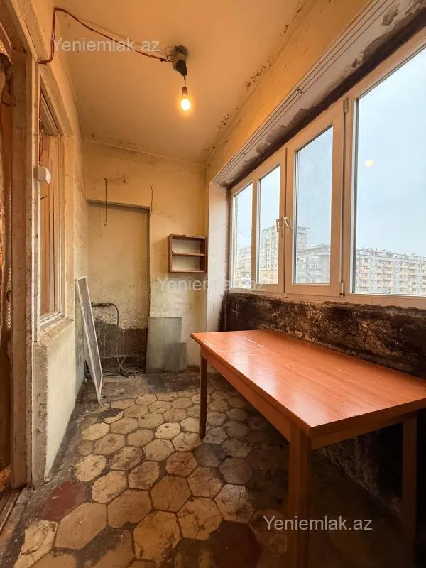 Satılır 4 otaqlı köhnə tikili 100 m²