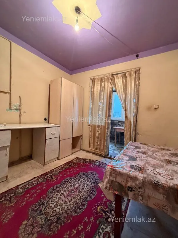 Satılır 4 otaqlı köhnə tikili 100 m²