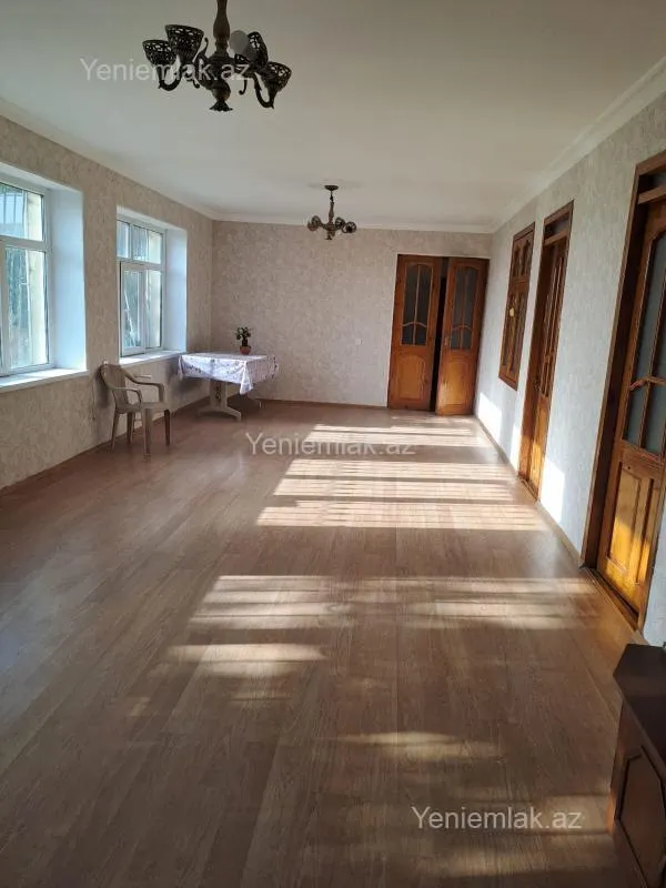 Satılır 3 otaqlı həyət evi 180 m²