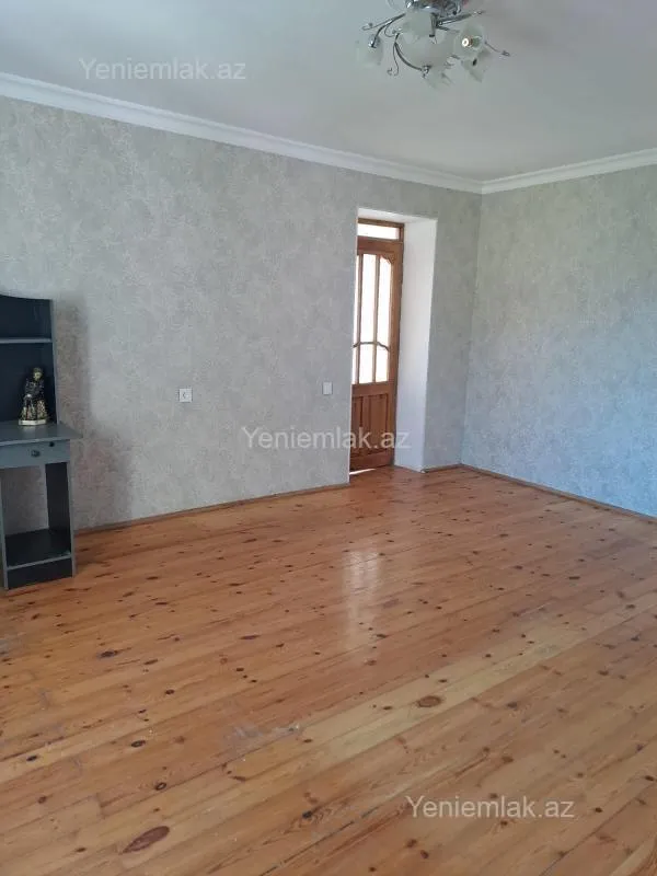 Satılır 3 otaqlı həyət evi 180 m²