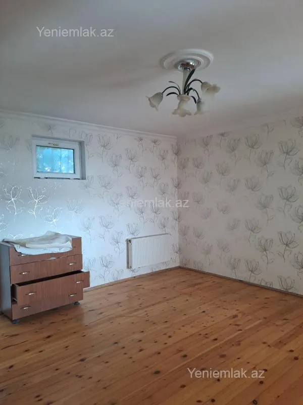 Satılır 3 otaqlı həyət evi 180 m²