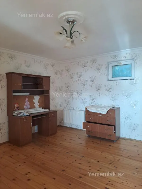 Satılır 3 otaqlı həyət evi 180 m²