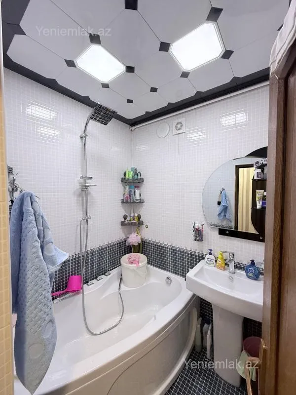 Satılır 3 otaqlı köhnə tikili 70 m²