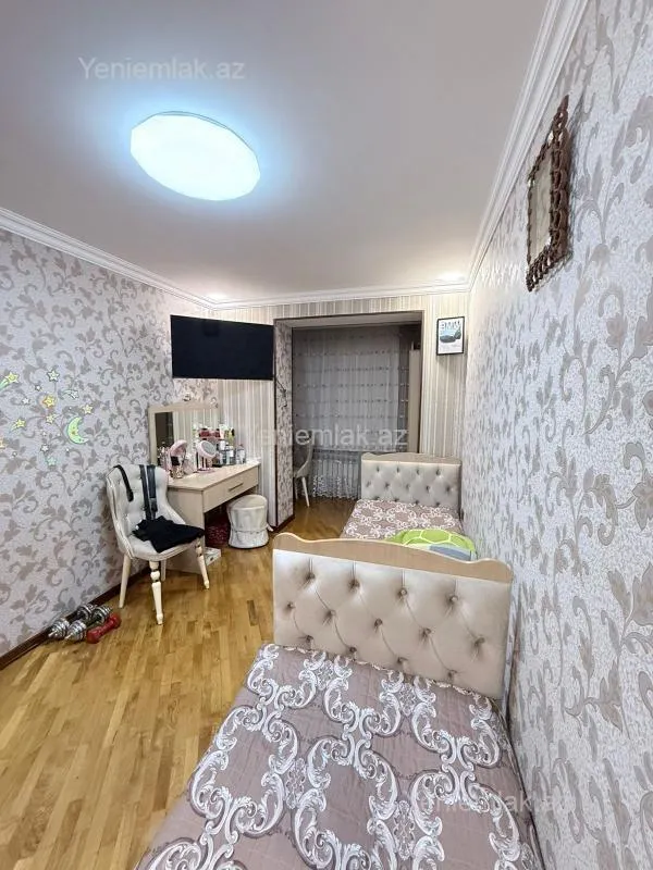 Satılır 3 otaqlı köhnə tikili 70 m²