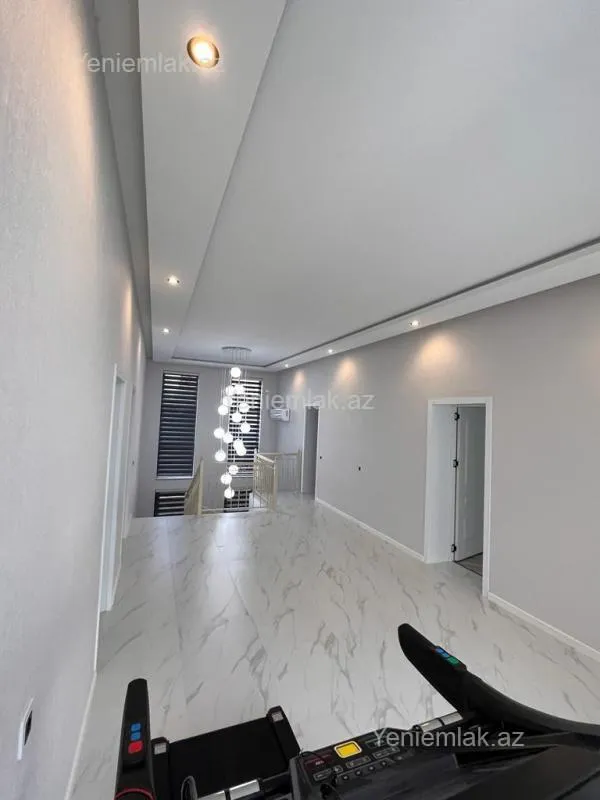 Satılır 5 otaqlı həyət evi 300 m²