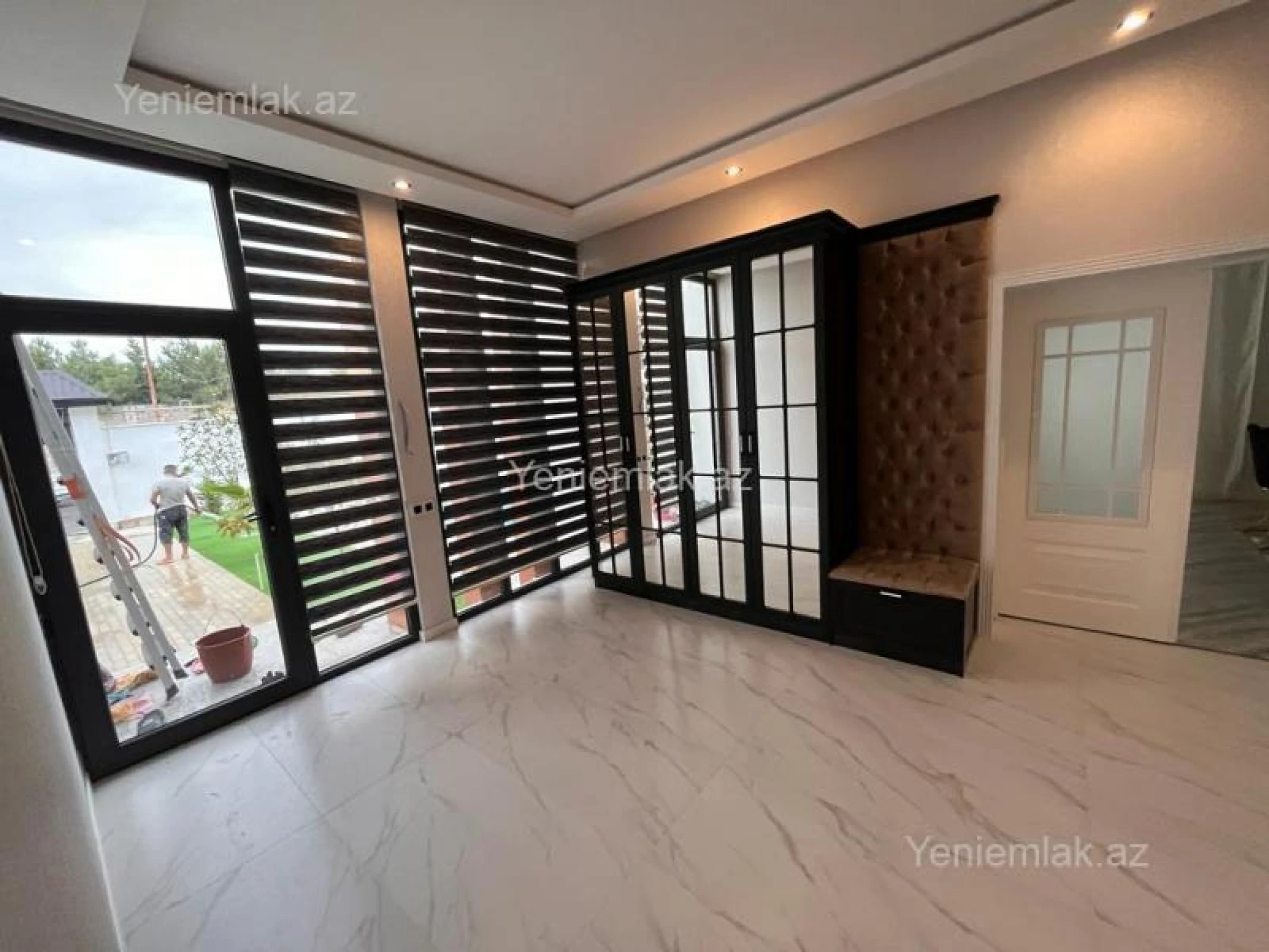 Satılır 5 otaqlı həyət evi 300 m²