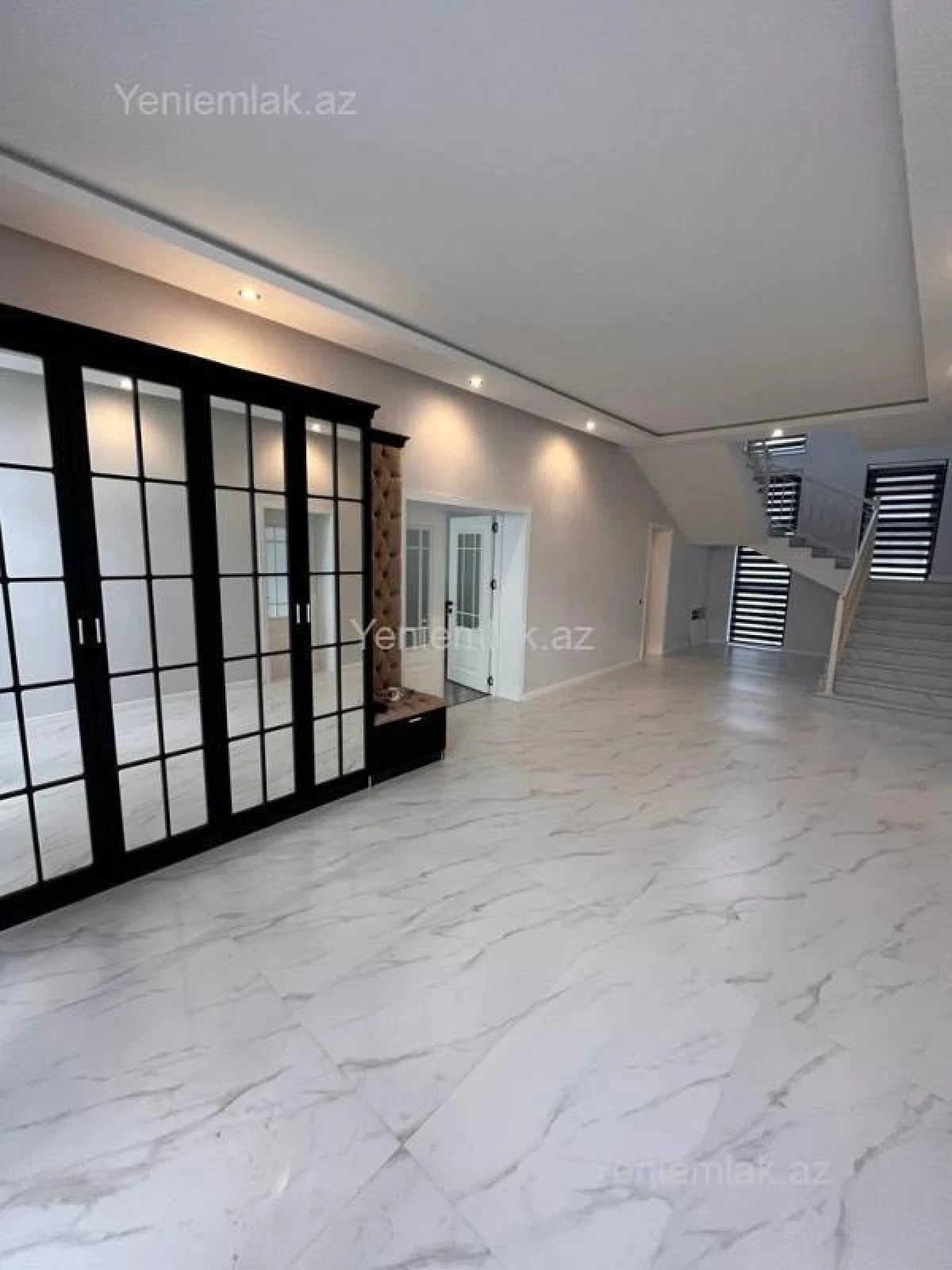 Satılır 5 otaqlı həyət evi 300 m²