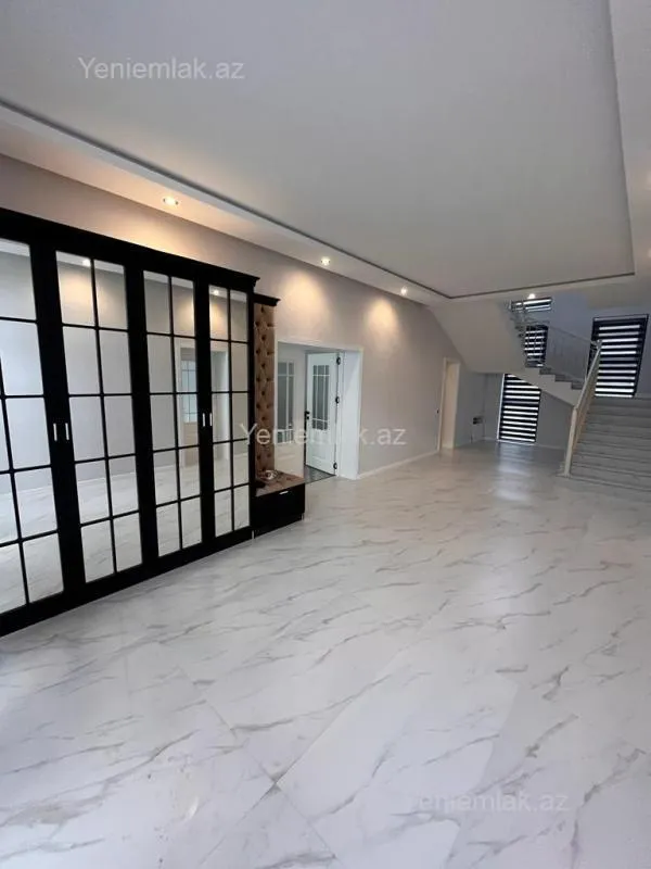 Satılır 5 otaqlı həyət evi 300 m²