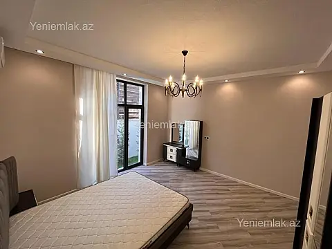 Satılır 5 otaqlı həyət evi 300 m²