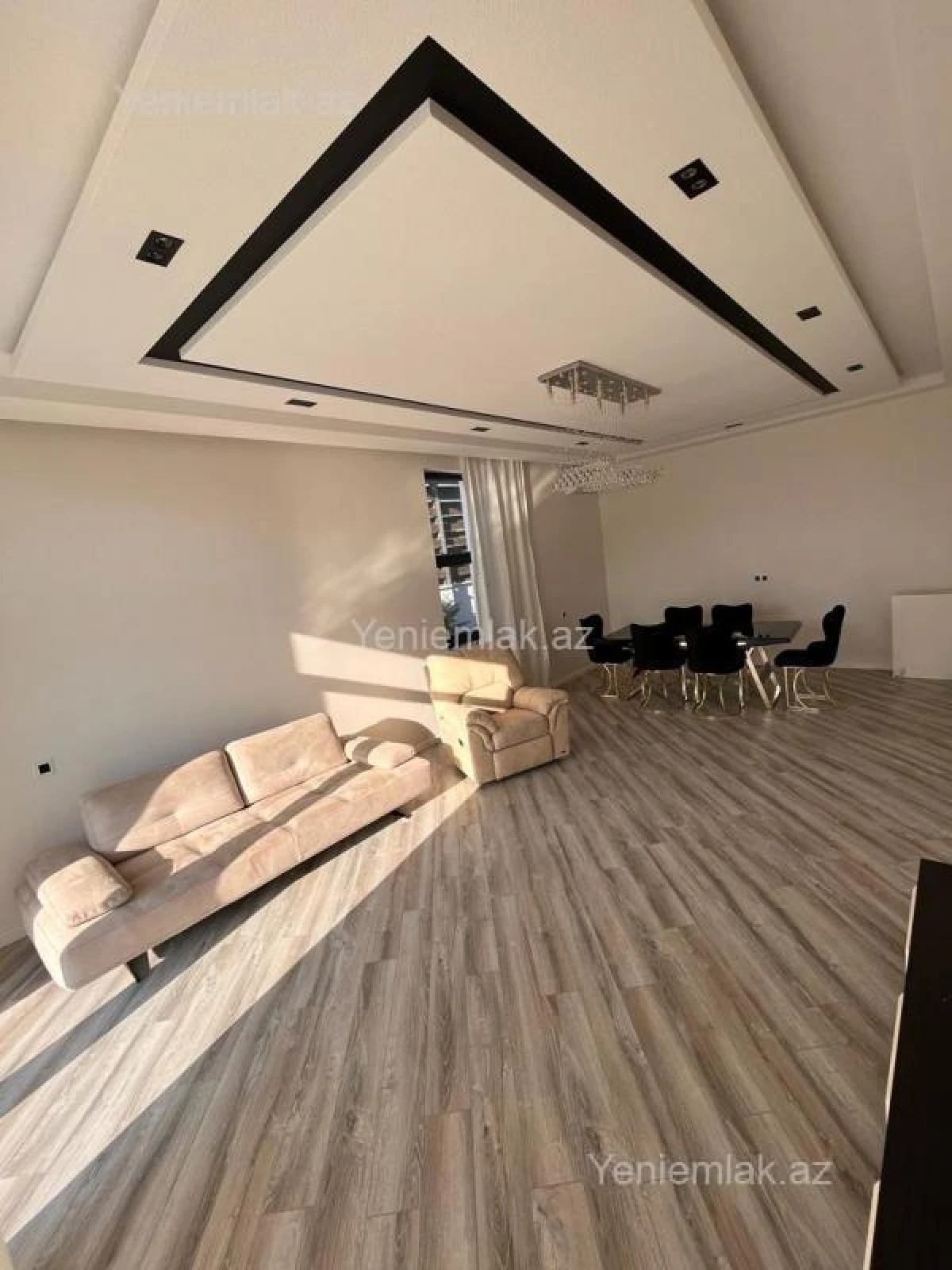 Satılır 5 otaqlı həyət evi 300 m²