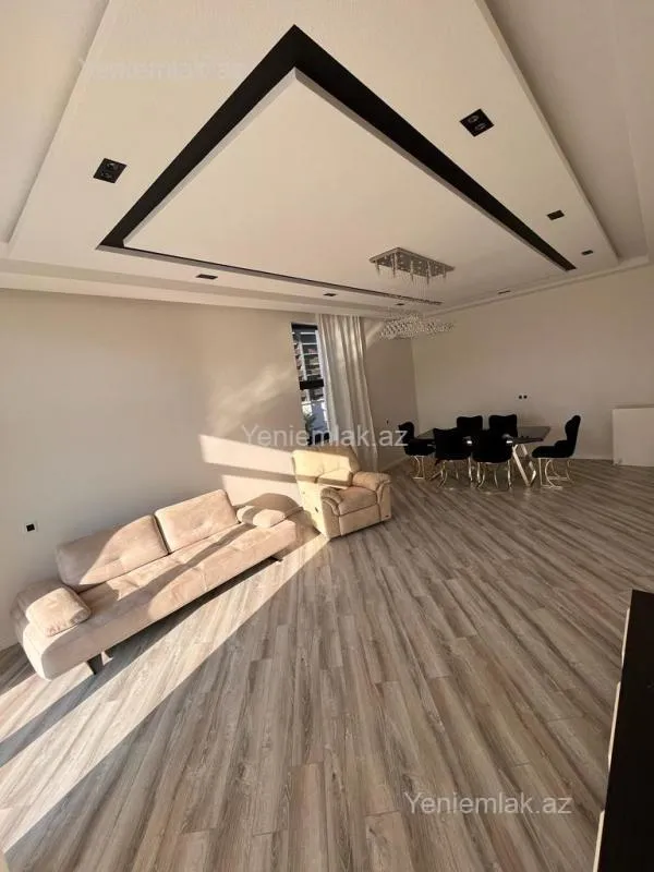 Satılır 5 otaqlı həyət evi 300 m²