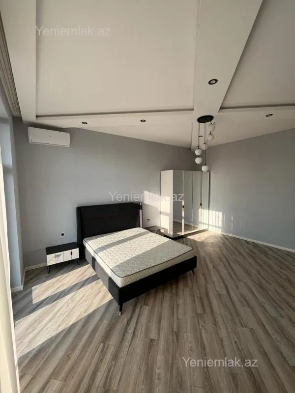 Satılır 5 otaqlı həyət evi 300 m²