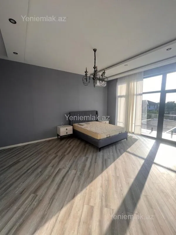 Satılır 5 otaqlı həyət evi 300 m²