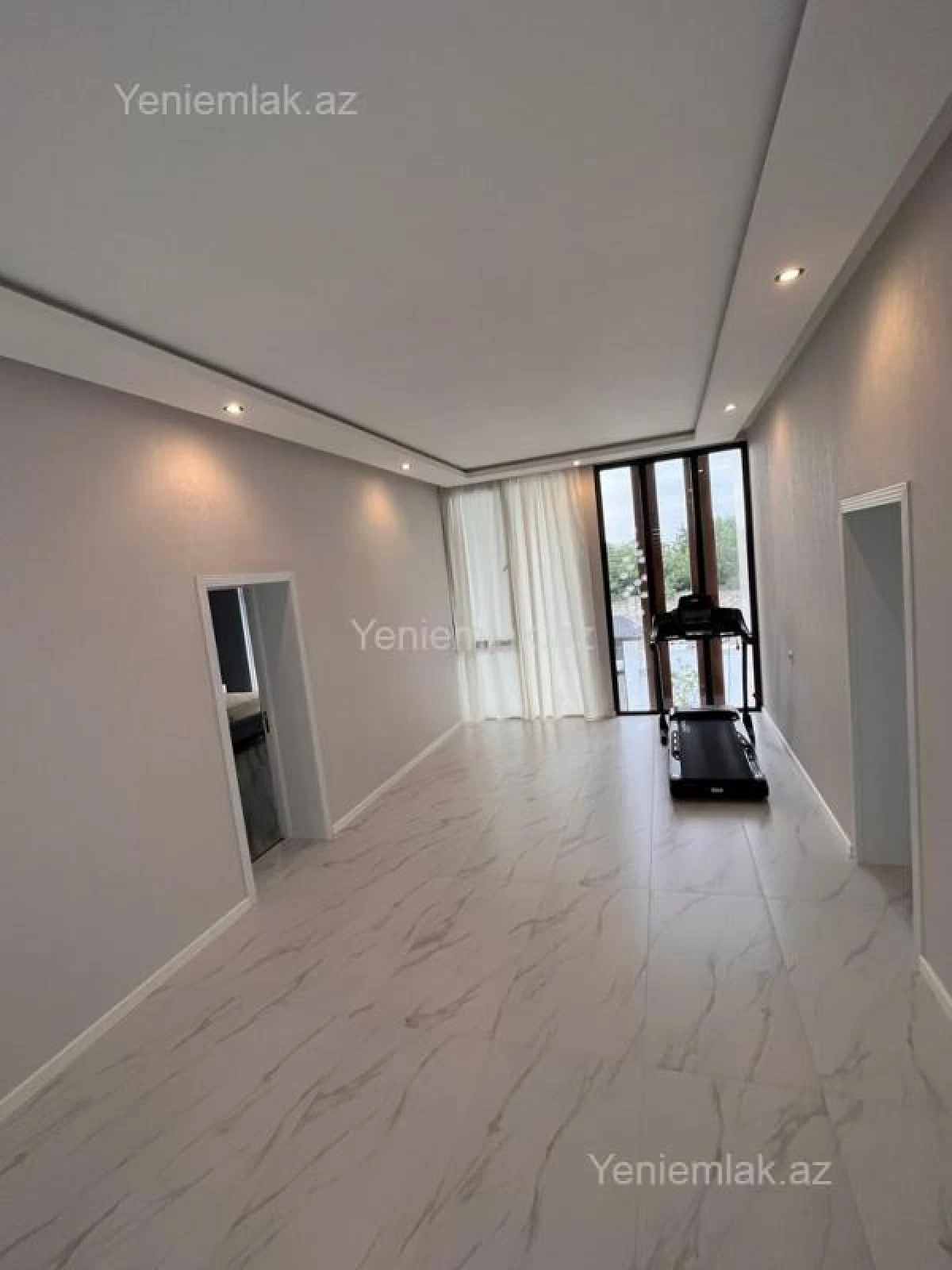 Satılır 5 otaqlı həyət evi 300 m²
