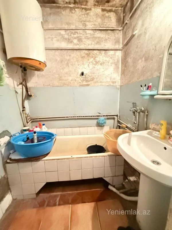 Satılır 2 otaqlı köhnə tikili 60 m²