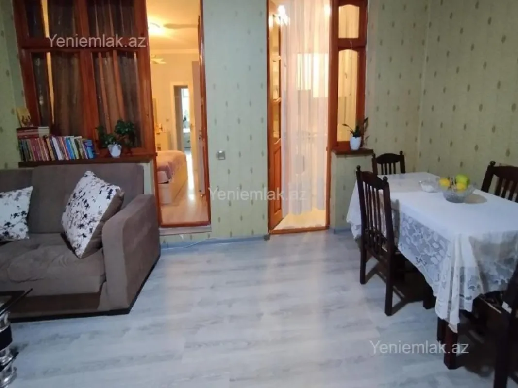 Satılır 3 otaqlı köhnə tikili 70 m²