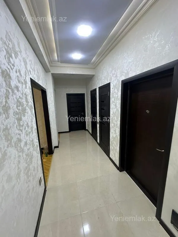 Satılır 3 otaqlı yeni tikili 130 m²