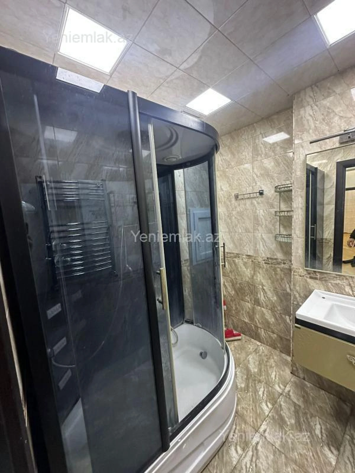 Satılır 3 otaqlı yeni tikili 130 m²