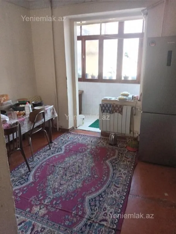 Satılır 2 otaqlı köhnə tikili 60 m²