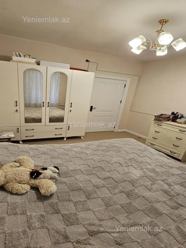 Satılır 4 otaqlı köhnə tikili 90 m²