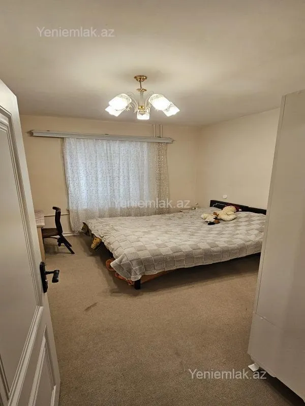 Satılır 4 otaqlı köhnə tikili 90 m²