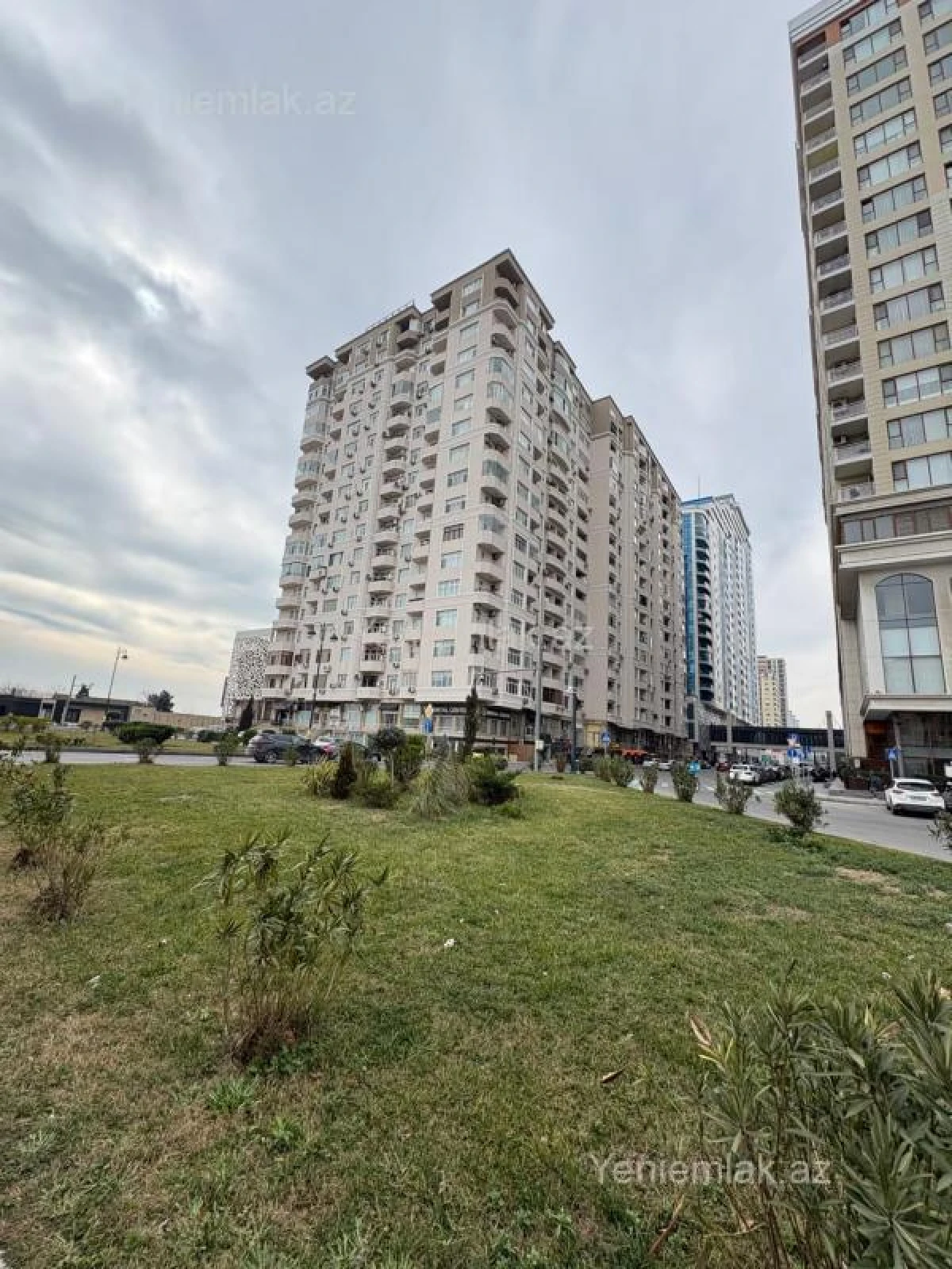 Satılır 3 otaqlı yeni tikili 156 m²