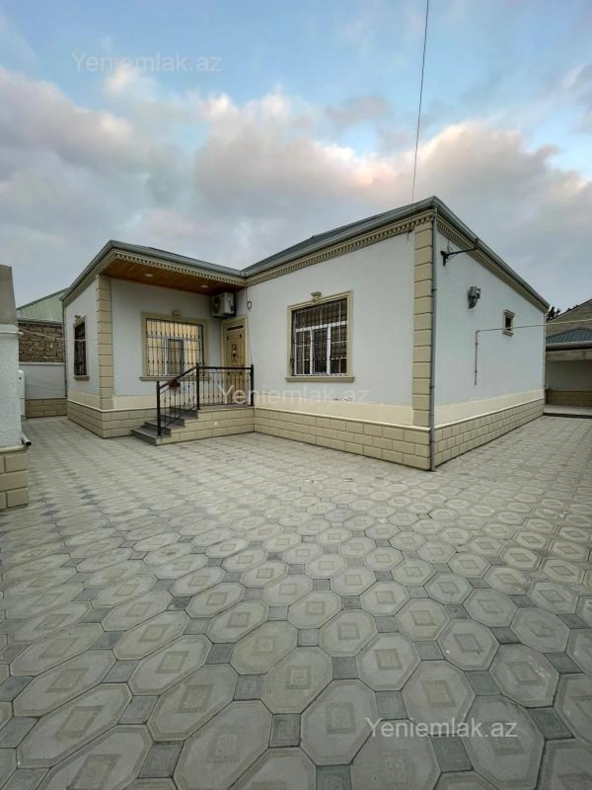 Satılır 4 otaqlı həyət evi 145 m²