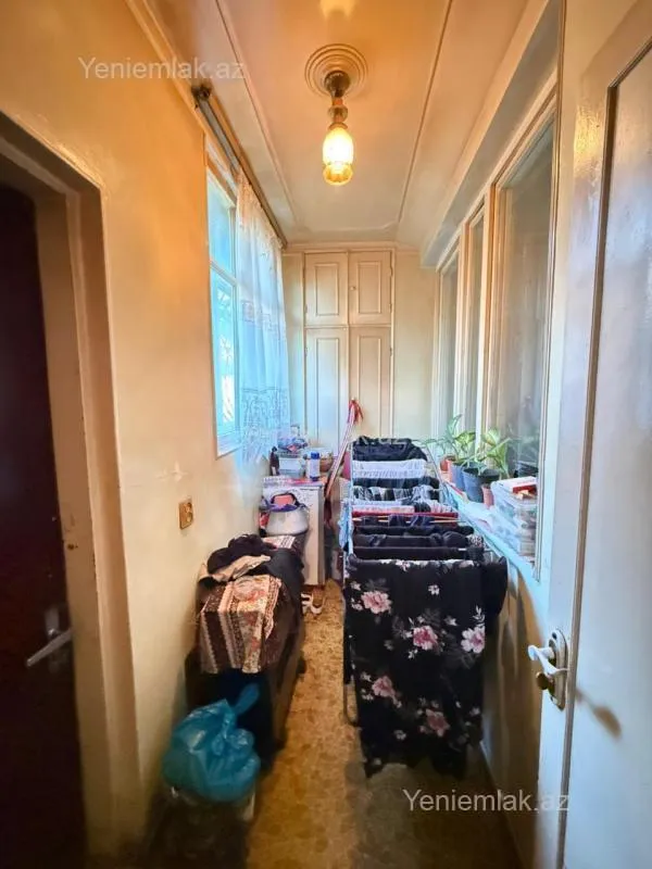 Satılır 2 otaqlı köhnə tikili 65 m²