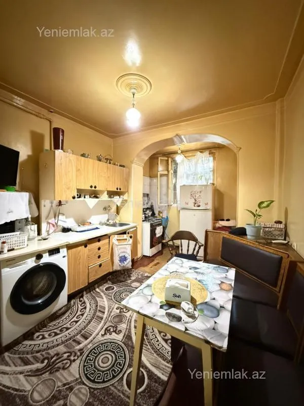 Satılır 2 otaqlı köhnə tikili 65 m²