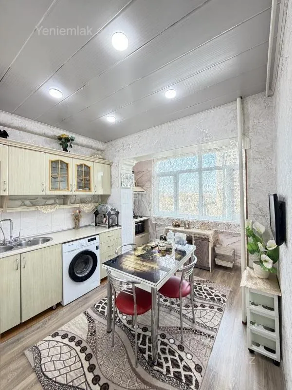 Satılır 2 otaqlı köhnə tikili 60 m²