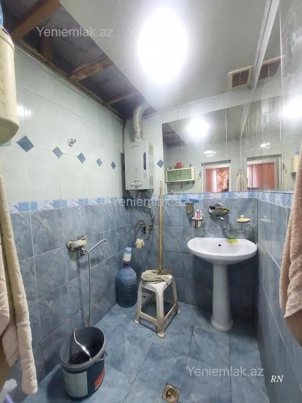 Satılır 4 otaqlı köhnə tikili 90 m²